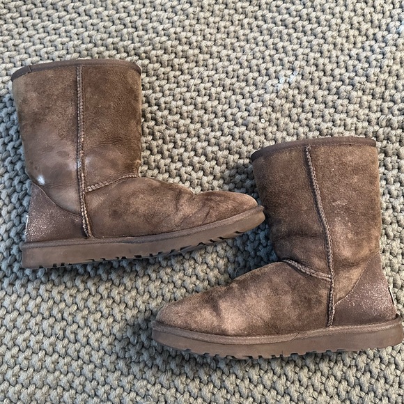 UGG Classic Short Boots in Brown - Picture 2 of 8